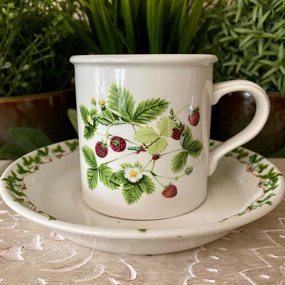 Portmeirion Discontinued Pattern Summer Strawberries Coffee Can 5oz Expresso Cup